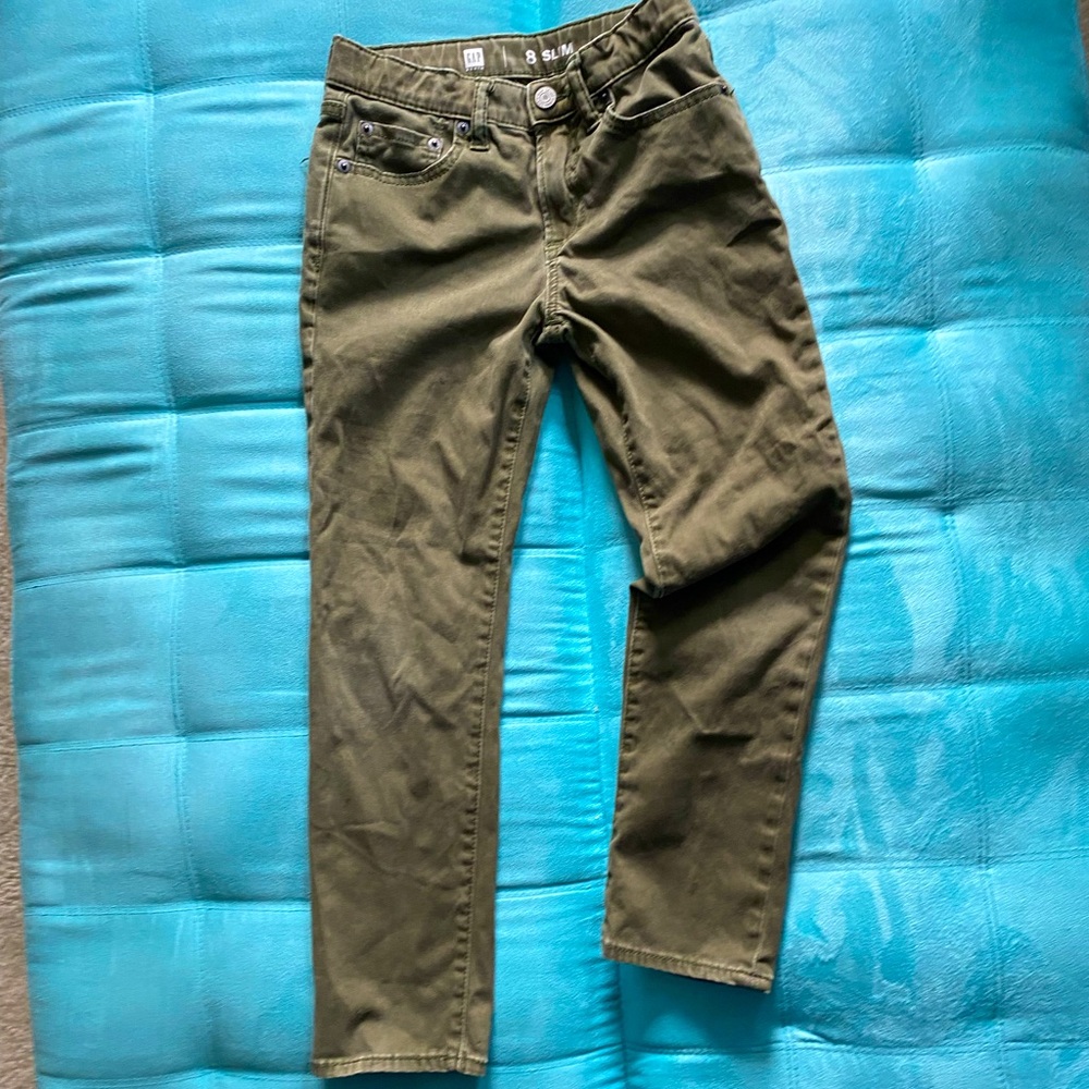 GAP slim fit khaki jeans. Like new & great quality. Non smoking/ no pet home.